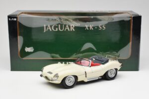 Jaguar XKSS Crème AUTOart 1:18 73512 Métal — image 8 sur 8