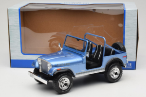 Jeep CJ-7 Laredo Bleu MCG 1:18 MCG18553 Métal — image 6 sur 6
