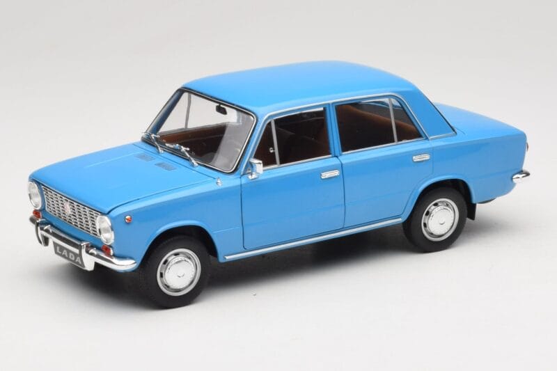 Lada 1200 2101 Bleu IXO 1:18 18CMC204OP Métal