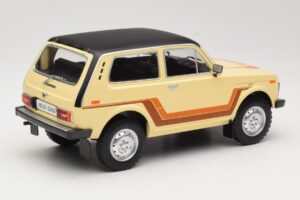 Lada Niva 2121 California Beige MCG 1:18 MCG18004 Métal — image 2 sur 6