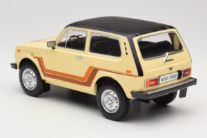 Lada Niva 2121 California Beige MCG 1:18 MCG18004 Métal — image 5 sur 6