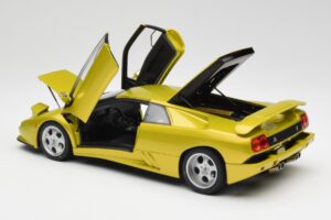 Lamborghini Diablo SE30 Anniversary Edition Jaune Spyder AUTOart 1:18 79157 Métal — image 5 sur 8