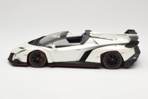 Lamborghini Veneno Roadster Blanc Avec Ligne Rouge Kyosho 1:18 C09502W Métal — image 3 sur 6