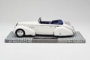 Lancia Astura Tipo 233 Corto Blanc Minichamps 1:18 107125330 Résine — image 3 sur 6