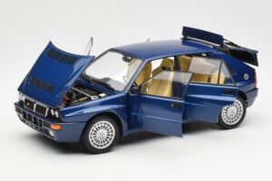 Lancia Delta HF Integrale Evo II Bleu Kyosho 1:18 08341BL Métal — image 2 sur 8