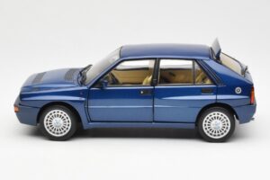Lancia Delta HF Integrale Evo II Bleu Kyosho 1:18 08341BL Métal — image 4 sur 8