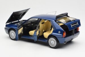 Lancia Delta HF Integrale Evo II Bleu Kyosho 1:18 08341BL Métal — image 5 sur 8