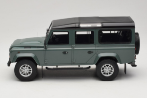 Land Rover Defender Station Wagon Keswick Green GT Spirit 1:18 GT527 Résine — image 3 sur 6