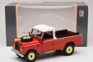 Land Rover Series I 109 Pickup Rouge Eagle Collectibles 1:18 440500 Métal — image 8 sur 8