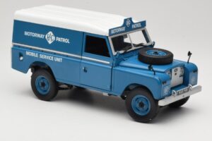 Land Rover Series III 109 Soft Top Motorway Patrol Bleu Eagles Race 1:18 4403 Métal — image 6 sur 8