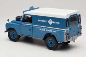 Land Rover Series III 109 Soft Top Motorway Patrol Bleu Eagles Race 1:18 4403 Métal — image 7 sur 8