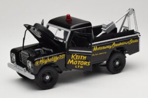 Land Rover Series III Véhicule de Récupération Noir Universal Hobbies 1:18 4411 Métal — image 2 sur 8