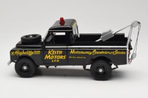 Land Rover Series III Véhicule de Récupération Noir Universal Hobbies 1:18 4411 Métal — image 4 sur 8