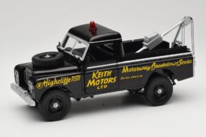 Land Rover Series III Véhicule de Récupération Noir Universal Hobbies 1:18 4411 Métal