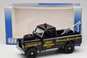 Land Rover Series III Véhicule de Récupération Noir Universal Hobbies 1:18 4411 Métal — image 8 sur 8