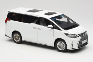 Lexus LM300h White Pearl Kyosho 1:18 08963WP Métal — image 6 sur 8