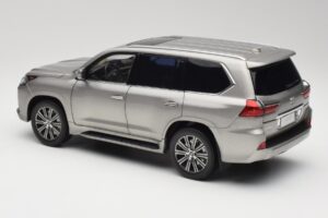 Lexus LX570 Sonic Titane Kyosho 1:18 08955T Métal — image 7 sur 8