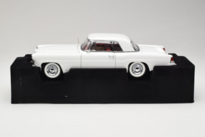 Lincoln Continental Mark II Blanc Road Signature 1:18 20078-P1 Métal — image 3 sur 6