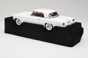 Lincoln Continental Mark II Blanc Road Signature 1:18 20078-P1 Métal — image 5 sur 6