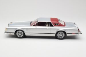 Lincoln Continental Mark V Coupe Argent BoS Models 1:18 BOS084 Résine — image 3 sur 6