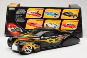 Lincoln Zephyr Scrape Custom Noir avec Flammes Hot Wheels 1:18 57319 Métal — image 8 sur 8