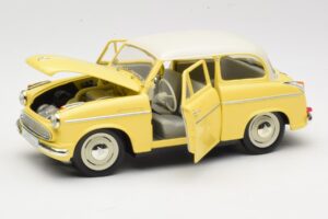 Lloyd Alexander TS Jaune Revell 1:18 08958 Métal — image 2 sur 8