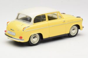 Lloyd Alexander TS Jaune Revell 1:18 08958 Métal — image 3 sur 8