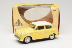 Lloyd Alexander TS Jaune Revell 1:18 08958 Métal — image 8 sur 8