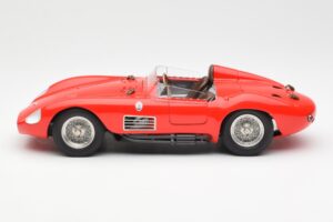 Maserati 300S Rouge CMC 1:18 M-105 Métal — image 3 sur 6