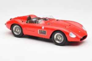 Maserati 300S Rouge CMC 1:18 M-105 Métal — image 4 sur 6