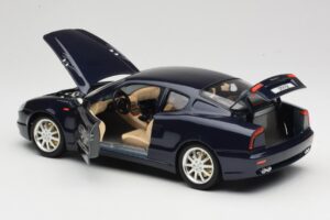 Maserati 3200 GT Noir Bburago 1:18 3371 Métal — image 5 sur 8
