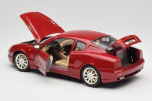 Maserati 3200 GT Rouge Foncé Bburago 1:18 3341-M2 Métal — image 5 sur 8