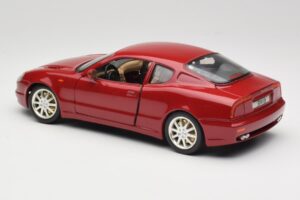 Maserati 3200 GT Rouge Foncé Bburago 1:18 3341-M2 Métal — image 7 sur 8