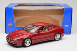 Maserati 3200 GT Rouge Foncé Bburago 1:18 3341-M2 Métal — image 8 sur 8