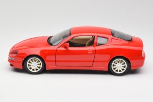 Maserati 3200 GT Rouge Bburago 1:18 3341 Métal — image 4 sur 8