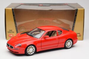Maserati 3200 GT Rouge Bburago 1:18 3341 Métal — image 8 sur 8