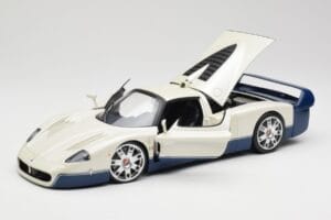 Maserati MC12 Blanc Bleu Hot Wheels 1:18 G7158 Métal — image 2 sur 8