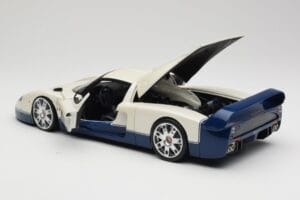 Maserati MC12 Blanc Bleu Hot Wheels 1:18 G7158 Métal — image 5 sur 8