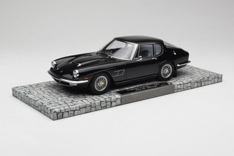 Maserati Mistral Noir Minichamps 1:18 107123421 Résine