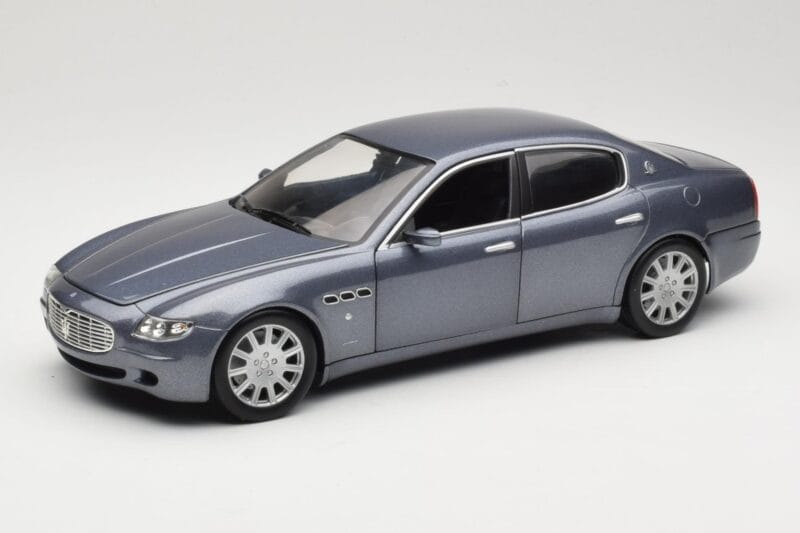 Maserati Quattroporte Blue Metallic Hot Wheels 1:18 B7003 Métal