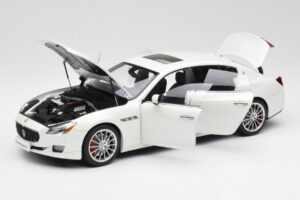 Maserati Quattroporte VI GTS Alpine Blanc AUTOart 1:18 75808 Métal — image 2 sur 8