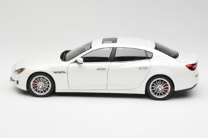 Maserati Quattroporte VI GTS Alpine Blanc AUTOart 1:18 75808 Métal — image 4 sur 8