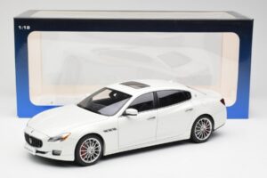 Maserati Quattroporte VI GTS Alpine Blanc AUTOart 1:18 75808 Métal — image 8 sur 8