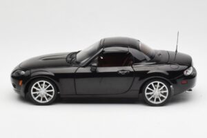 Mazda MX-5 NC Roadster Retractable Hardtop US Spec Noir AUTOart 1:18 75971 Métal — image 6 sur 10