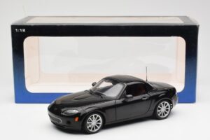 Mazda MX-5 NC Roadster Retractable Hardtop US Spec Noir AUTOart 1:18 75971 Métal — image 10 sur 10