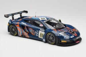 McLaren 12C GT3 #88 Von Ryan Racing A. Barff / T. Goodwin / B. Senna Spa 24 Hours 2013 Minichamps 1:18 151131388 Métal — image 4 sur 6
