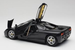 McLaren F1 Carbon Noir Métallique Minichamps 1:18 530133420 Métal — image 5 sur 8