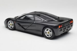 McLaren F1 Carbon Noir Métallique Minichamps 1:18 530133420 Métal — image 7 sur 8