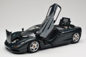 McLaren F1 Dark Green Metallic Minichamps 1:12 530133127 Métal — image 2 sur 9