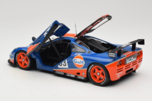 McLaren F1 GTR Gulf #33 R. Bellm / M. Weaver / J-J. Lehto 24 Hours of Le Mans 1996 UT Models 1:18 530161833 Métal — image 5 sur 8